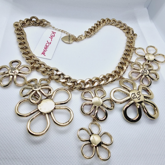 BETSEY LOVE FEST OPEN HEART BIB NECKLACE PASTEL MULTI - Picture 7 of 11